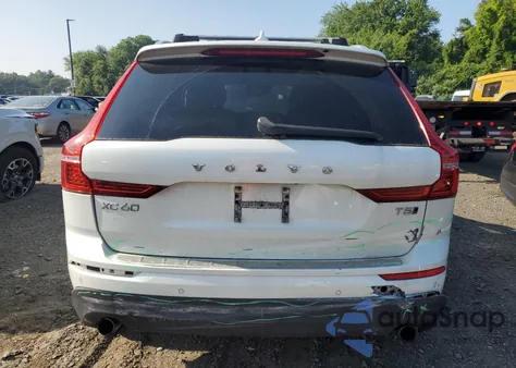 2018 Volvo Xc60 T5 из США, поврежденный, VIN LYV102RK1JB078554